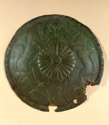 Disco con decorazioni in rilievo da Cerveteri, Italia
